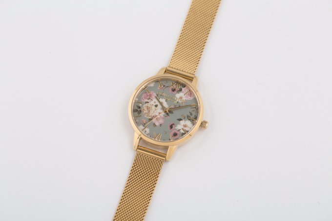 オリビア・バートンのクリスマス限定腕時計、ローズゴールド輝くフラワーモチーフ｜写真5