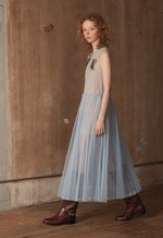 レッド ヴァレンティノ 18年プレフォールコレクション - クラシックな英国ガールにアニマル柄を融合｜写真3