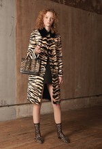 レッド ヴァレンティノ 18年プレフォールコレクション - クラシックな英国ガールにアニマル柄を融合｜写真8