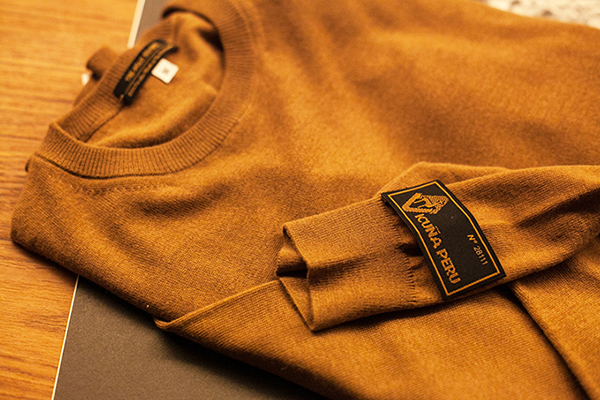 ヘリンボーン｜ミナ ペルホネンがデザインする「イノウエブラザーズ」のニット受注会を青山で開催