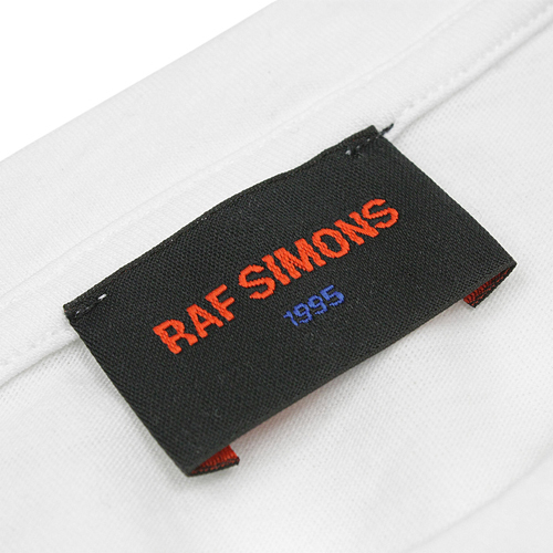 ラフ・シモンズの歴史が詰まったTシャツコレクション、「RAF SIMONS 1995」が登場
