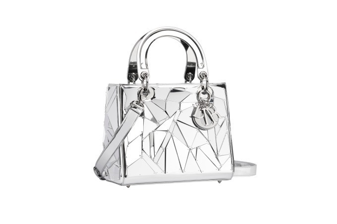 ディオールのアイコンバッグ「レディ ディオール」世界のアーティスト 業界最高い品質 DIOR ディオール ブランド レッド ショルダーバッグ お洒落 レディース ショルダーバッグ