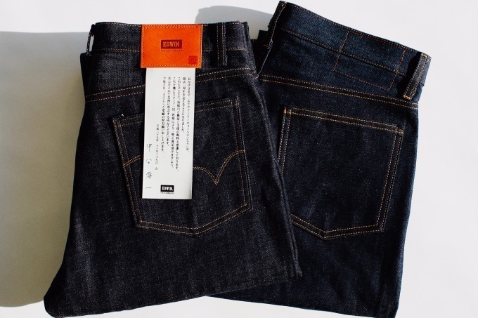 左)Vintage Straight 50,000円+税 右)すジーンズ 5,000円+税