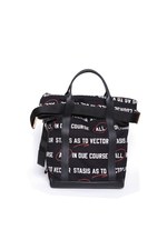 sacaiからタイポグラフィー・アートワークのトップスやスカート、ユニセックス小物など登場｜写真13