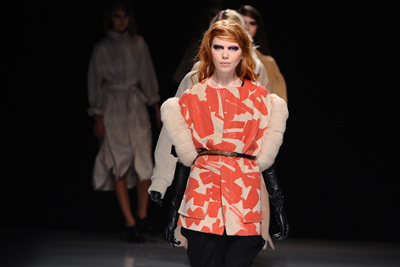 2012-13年秋冬東京コレクション｜カミシマチナミ 2012-13年秋冬コレクション - 春へ向けた生命力溢れる力強さを鮮やかに描き出す