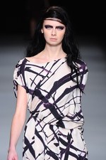 カミシマチナミ 2012-13年秋冬コレクション - 春へ向けた生命力溢れる力強さを鮮やかに描き出す｜写真2
