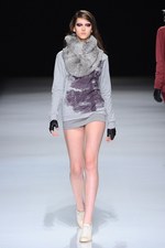 カミシマチナミ 2012-13年秋冬コレクション - 春へ向けた生命力溢れる力強さを鮮やかに描き出す｜写真9