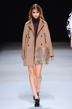 カミシマチナミ 2012-13年秋冬コレクション - 春へ向けた生命力溢れる力強さを鮮やかに描き出す｜写真12