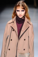カミシマチナミ 2012-13年秋冬コレクション - 春へ向けた生命力溢れる力強さを鮮やかに描き出す｜写真13