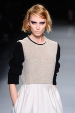 カミシマチナミ 2012-13年秋冬コレクション - 春へ向けた生命力溢れる力強さを鮮やかに描き出す｜写真15