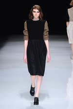 カミシマチナミ 2012-13年秋冬コレクション - 春へ向けた生命力溢れる力強さを鮮やかに描き出す｜写真16