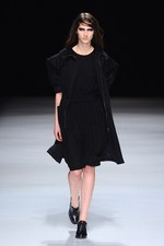 カミシマチナミ 2012-13年秋冬コレクション - 春へ向けた生命力溢れる力強さを鮮やかに描き出す｜写真20
