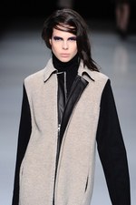 カミシマチナミ 2012-13年秋冬コレクション - 春へ向けた生命力溢れる力強さを鮮やかに描き出す｜写真31