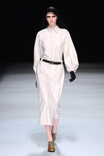 カミシマチナミ 2012-13年秋冬コレクション - 春へ向けた生命力溢れる力強さを鮮やかに描き出す｜写真32