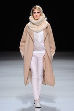 カミシマチナミ 2012-13年秋冬コレクション - 春へ向けた生命力溢れる力強さを鮮やかに描き出す｜写真39