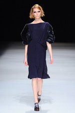 カミシマチナミ 2012-13年秋冬コレクション - 春へ向けた生命力溢れる力強さを鮮やかに描き出す｜写真43