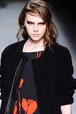 カミシマチナミ 2012-13年秋冬コレクション - 春へ向けた生命力溢れる力強さを鮮やかに描き出す｜写真46