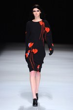 カミシマチナミ 2012-13年秋冬コレクション - 春へ向けた生命力溢れる力強さを鮮やかに描き出す｜写真48