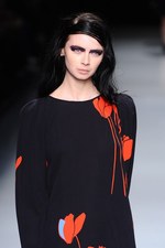 カミシマチナミ 2012-13年秋冬コレクション - 春へ向けた生命力溢れる力強さを鮮やかに描き出す｜写真49