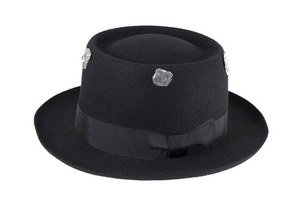 CA4LA×タケオキクチ×ハリス・エリオット、ヴィンテージバッジが輝くポークパイハット