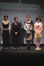 ヒロコ コシノ 2012-13年秋冬コレクション - 日本を代表するデザイナー三姉妹でフィナーレを祝福｜写真106