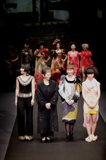 ヒロコ コシノ 2012-13年秋冬コレクション - 日本を代表するデザイナー三姉妹でフィナーレを祝福｜写真107