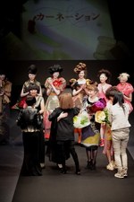 ヒロコ コシノ 2012-13年秋冬コレクション - 日本を代表するデザイナー三姉妹でフィナーレを祝福｜写真108