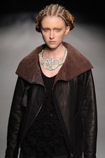 ソマルタ(SOMARTA) 2012-13年秋冬コレクション - 母親のような力強く優しい女性像｜写真11