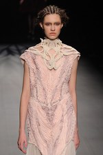 ソマルタ(SOMARTA) 2012-13年秋冬コレクション - 母親のような力強く優しい女性像｜写真46