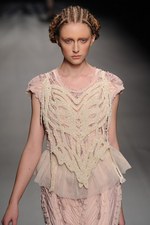 ソマルタ(SOMARTA) 2012-13年秋冬コレクション - 母親のような力強く優しい女性像｜写真48