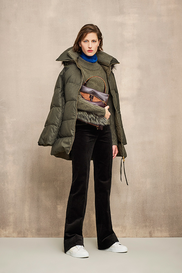 アニオナ 2018年プレフォール｜female ダウンジャケット