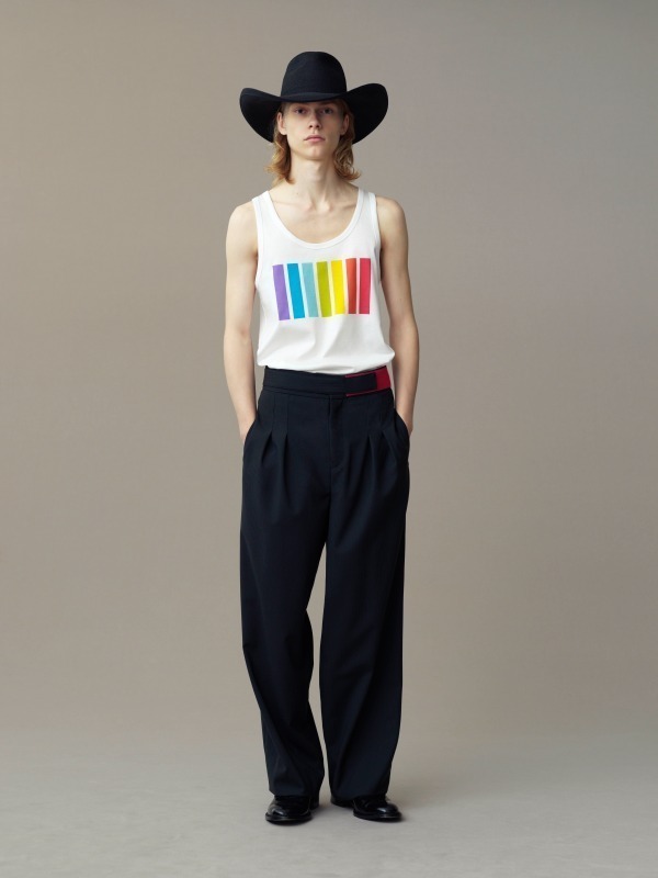 アトウが18年春夏受注会を伊勢丹新宿で、虹色ストライプのTシャツやビッグシルエットのパンツ｜写真1