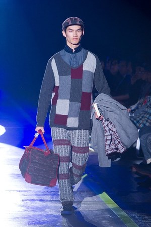 ホワイトマウンテニアリング 2012-13年秋冬コレクション - 希望に満ちた旅行者のアウトドアスタイル｜写真4