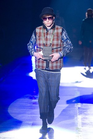 ホワイトマウンテニアリング 2012-13年秋冬コレクション - 希望に満ちた旅行者のアウトドアスタイル｜写真40