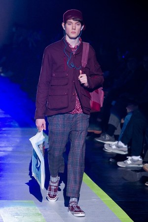 ホワイトマウンテニアリング 2012-13年秋冬コレクション - 希望に満ちた旅行者のアウトドアスタイル｜写真57