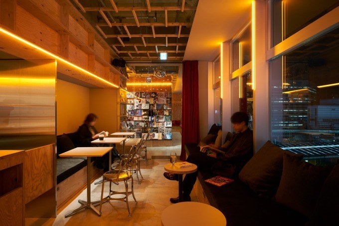 "泊まれる本屋"都内最大の「ブックアンドベッドトウキョウ」東京・新宿に、カフェも併設 | 写真