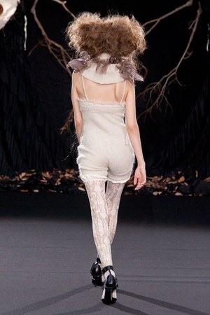 アリスアウアア 2012-13年秋冬コレクション - 夢の世界をロマンチックなショーで披露｜写真4