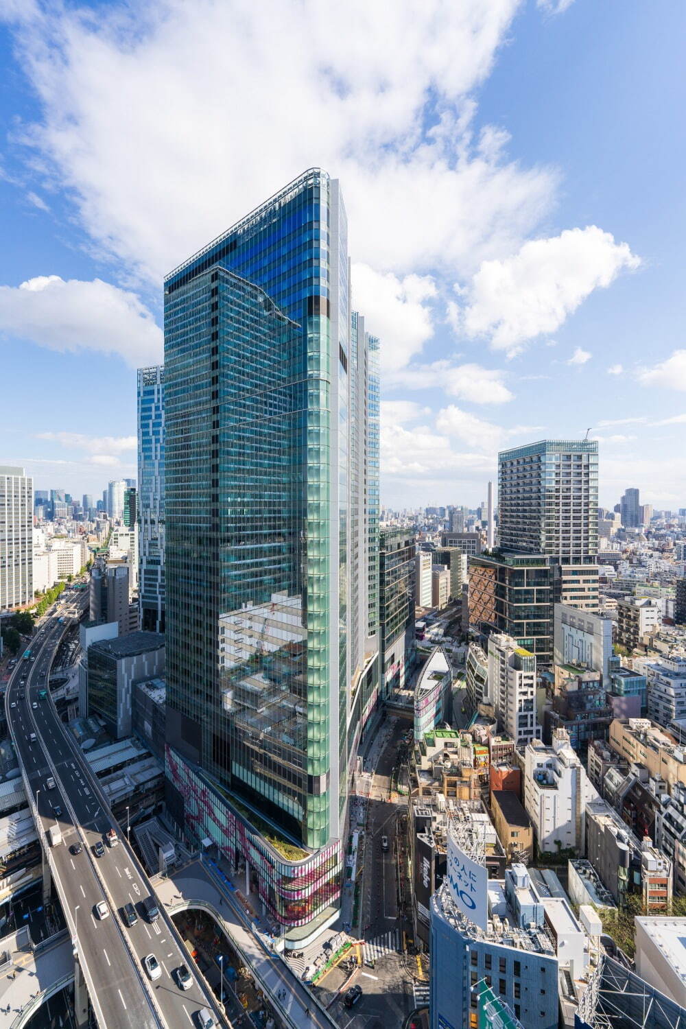 「渋谷サクラステージ」2つの高層ビルを擁す渋谷駅桜丘口の大規模再開発、歩行者デッキ・屋外広場を整備｜写真27