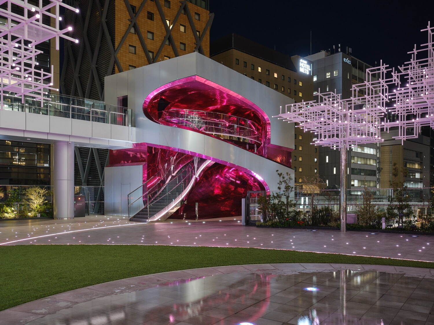 「渋谷サクラステージ」2つの高層ビルを擁す渋谷駅桜丘口の大規模再開発、歩行者デッキ・屋外広場を整備｜写真49