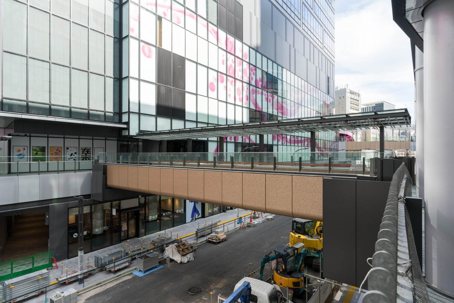 「渋谷サクラステージ」2つの高層ビルを擁す渋谷駅桜丘口の大規模再開発、歩行者デッキ・屋外広場を整備｜写真40