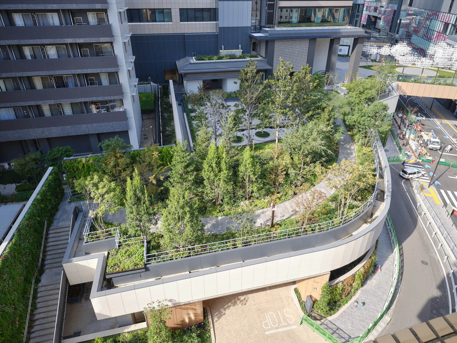 「渋谷サクラステージ」2つの高層ビルを擁す渋谷駅桜丘口の大規模再開発、歩行者デッキ・屋外広場を整備｜写真46