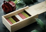 コンラッド東京のバレンタインスイーツ、木箱入り4色の生チョコ＆ハート型チョコバー｜写真1