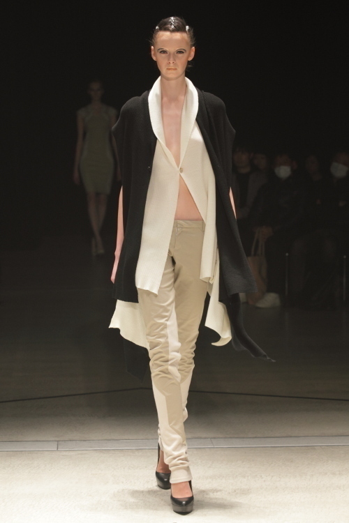 ヤストシ エズミ(Yasutoshi Ezumi) 2012-13年秋冬 ウィメンズコレクション  - 写真31