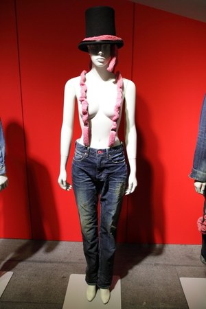 キューン(CUNE) 2012-13年秋冬コレクション - "腸と白目"をテーマに愉快で不思議な服が誕生｜写真6