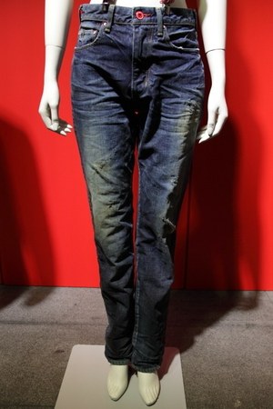 キューン(CUNE) 2012-13年秋冬コレクション - "腸と白目"をテーマに愉快で不思議な服が誕生｜写真7