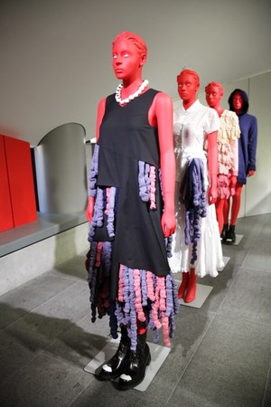 キューン(CUNE) 2012-13年秋冬コレクション - "腸と白目"をテーマに愉快で不思議な服が誕生｜写真11