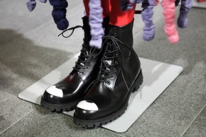 キューン(CUNE) 2012-13年秋冬コレクション - "腸と白目"をテーマに愉快で不思議な服が誕生｜写真18