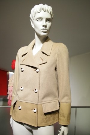キューン(CUNE) 2012-13年秋冬コレクション - "腸と白目"をテーマに愉快で不思議な服が誕生｜写真24