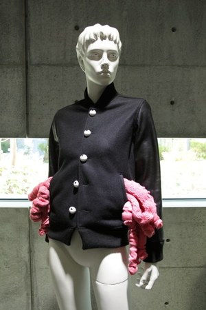 キューン(CUNE) 2012-13年秋冬コレクション - "腸と白目"をテーマに愉快で不思議な服が誕生｜写真30