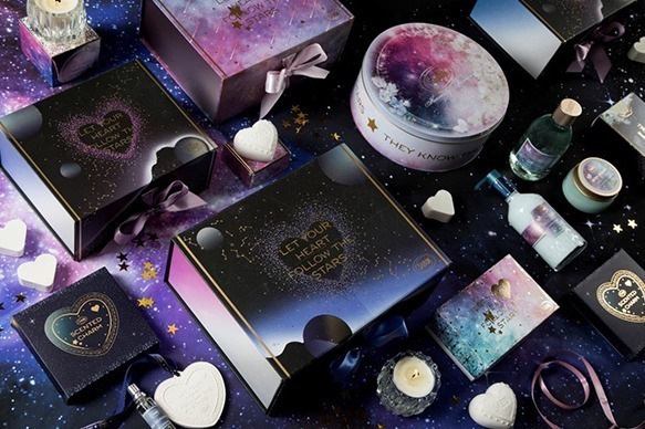 SABONのバレンタイン、ジャスミン香るボディケアキットを星降る夜空のボックスに詰めて
